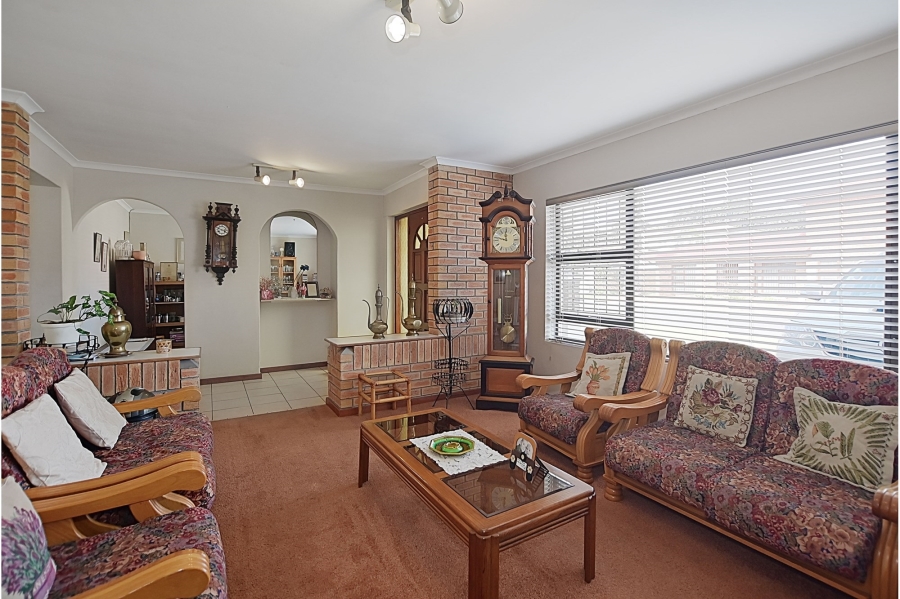 4 Bedroom Property for Sale in Welgelegen 3 Western Cape